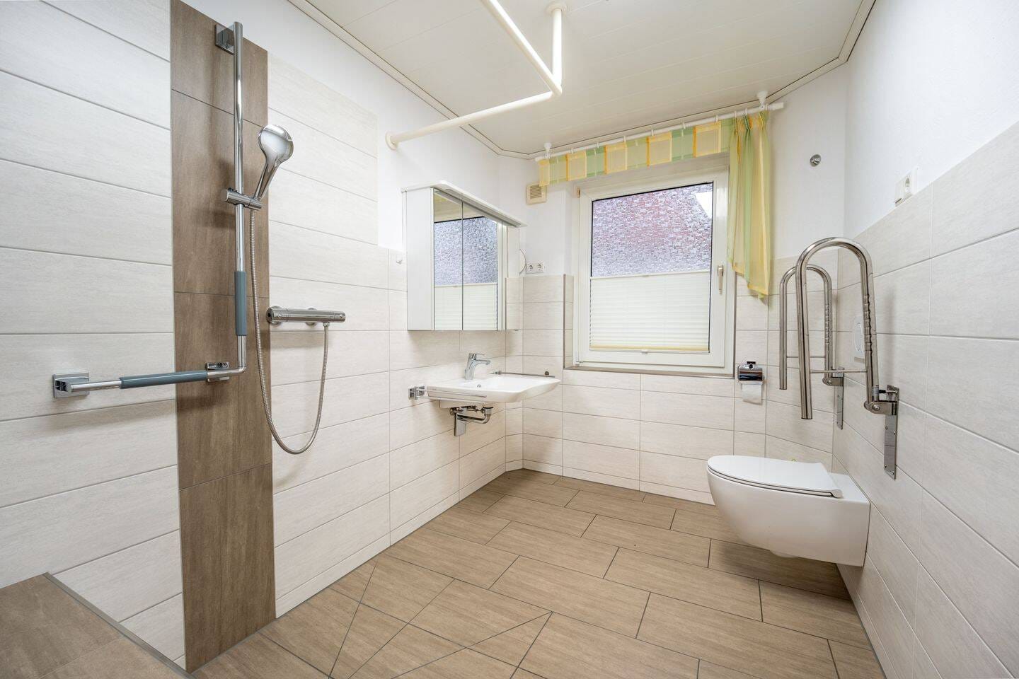 Immobilie in Nieheim - Wohnhaus mit viel Platz und zwei Wohnebenen in Nieheim - Bild 4