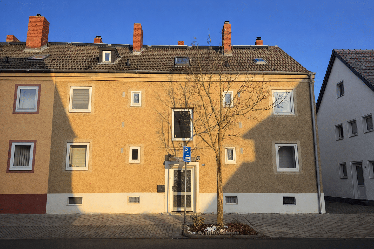 Immobilie in Düren - Über 9% Rendite! Solides Mehrfamilienhaus in Düren in begehrter Lage. Ausbaupotenzial vorhanden! - Bild 1