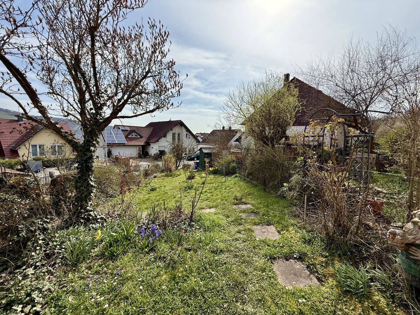 Immobilie in Erlabrunn - Ruhig wohnen vor den Toren Würzburgs -  Reihenmittelhaus mit Garten, Garage und Stellplatz - Bild 2