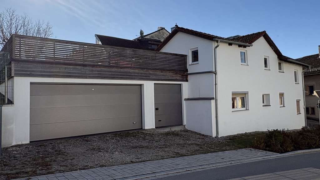 Immobilie in Pappenheim - Wohnhaus in Bieswang mit großer Terrasse
 - Bild 1