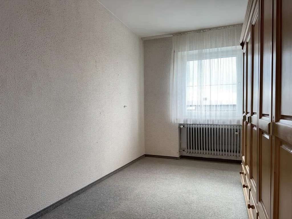 Immobilie in Rottenburg a. d. Laaber - Viel Platz für Ihre Familie in diesem ebenerdigen Einfamilienhaus in Rottenburg - Bild 3