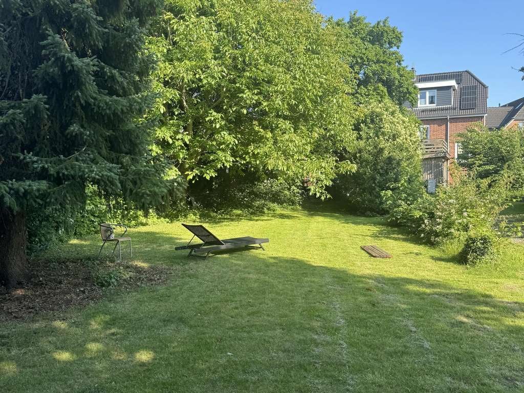 Immobilie in Niebüll - Attraktive Kapitalanlage in Niebüll –  Drei vermietete Wohneinheiten mit Garten
 - Bild 1