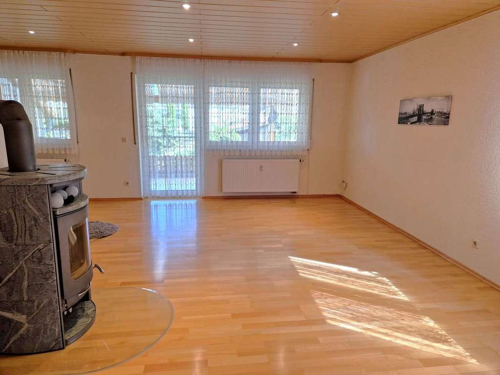 Immobilie in Graben-Neudorf - Familienfreundliche 4-Zimmer-Wohnung mit Garten, Terrasse und Garage - Bild 3