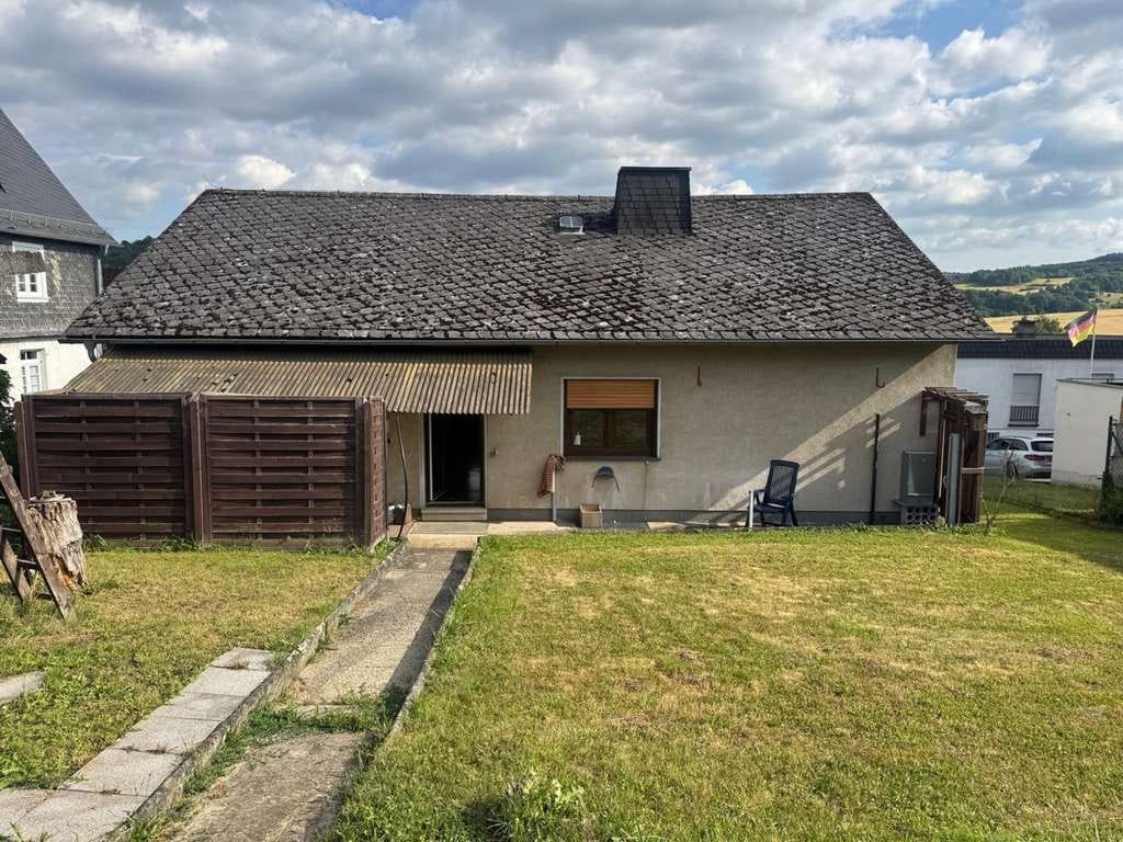 Immobilie in Herborn - Renovierungsbedürftiges Einfamilienhaus mit Potenzial in ruhiger Lage von Herborn-Seelbach - Bild 2