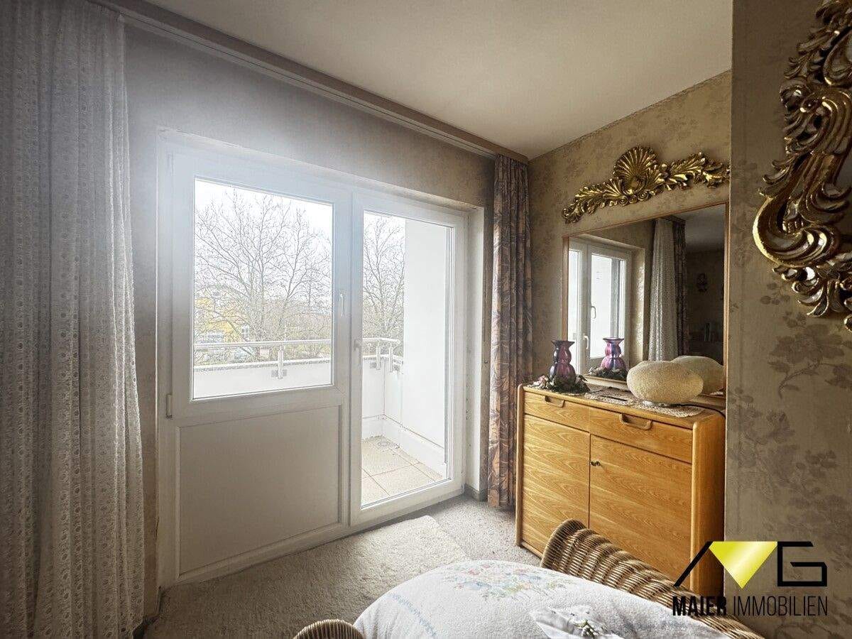 Immobilie in Oberndorf am Neckar - 4,5 Zimmer-Wohnung mit 2 Balkonen in ruhiger und guter zentraler Wohnlage - Bild 3