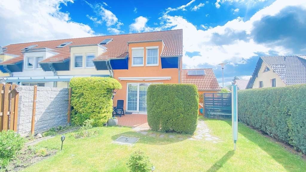 Immobilie in Hoyerswerda - Wojerecy - Gepflegtes Reihenendhaus mit Terrasse, Garage & Sauna - Bild 1