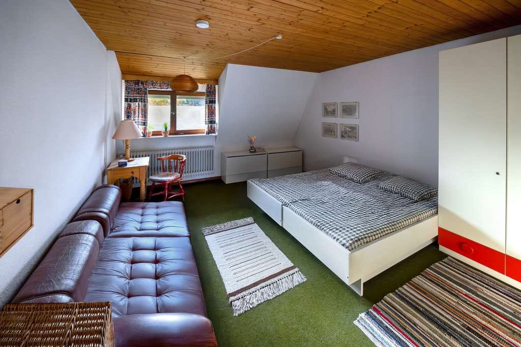 Immobilie in Schönwald im Schwarzwald - Dachgeschosswohnung mit traumhaftem Ausblick - Bild 2