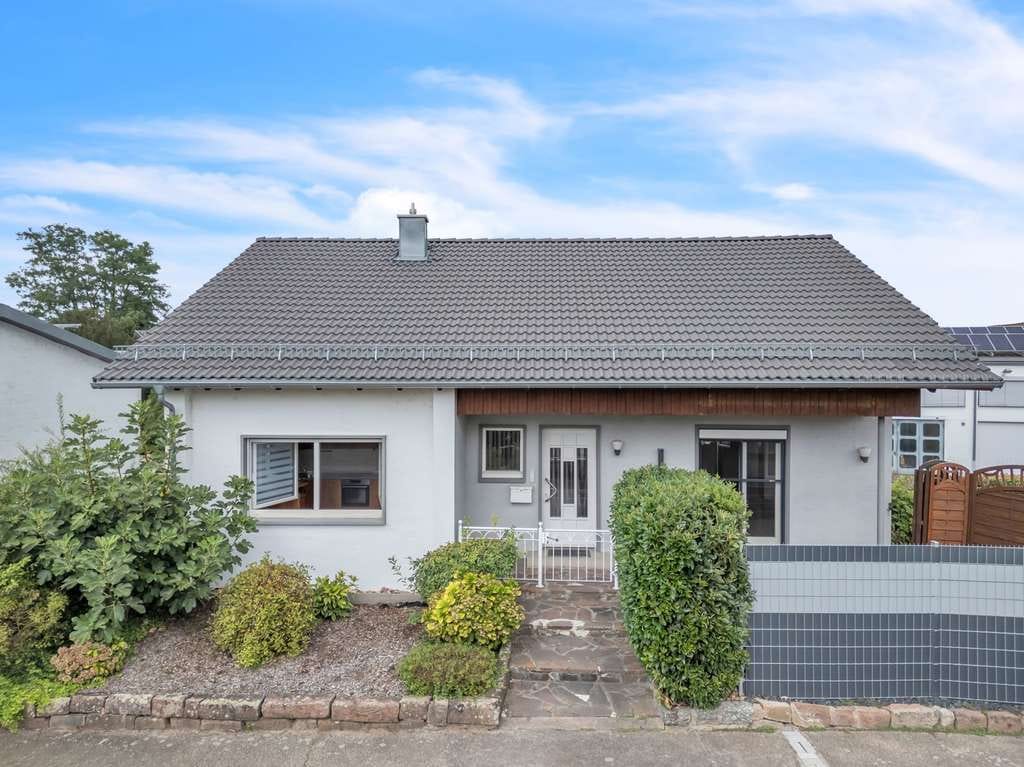 Immobilie in Kuppenheim - Wohntraum für die Familie - Freistehendes Einfamilienhaus mit kleiner Büroeinheit / ELW - Bild 0
