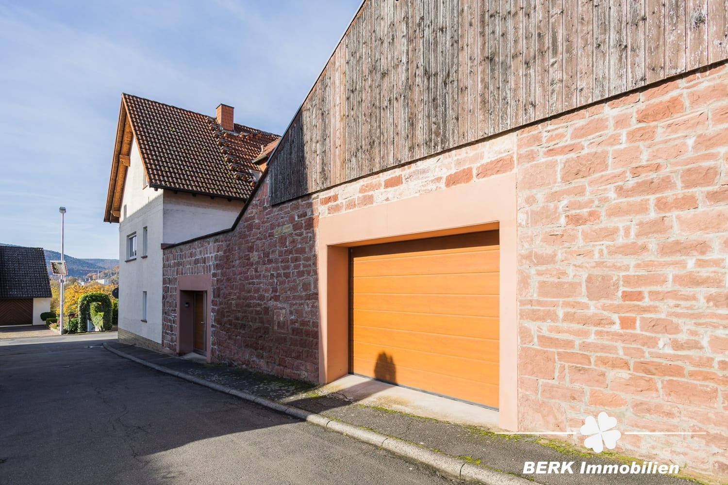Immobilie in Großheubach - BERK Immobilien - Repräsentatives Mehrfamilienhaus mit prägnantem Innenhof - Bild 2