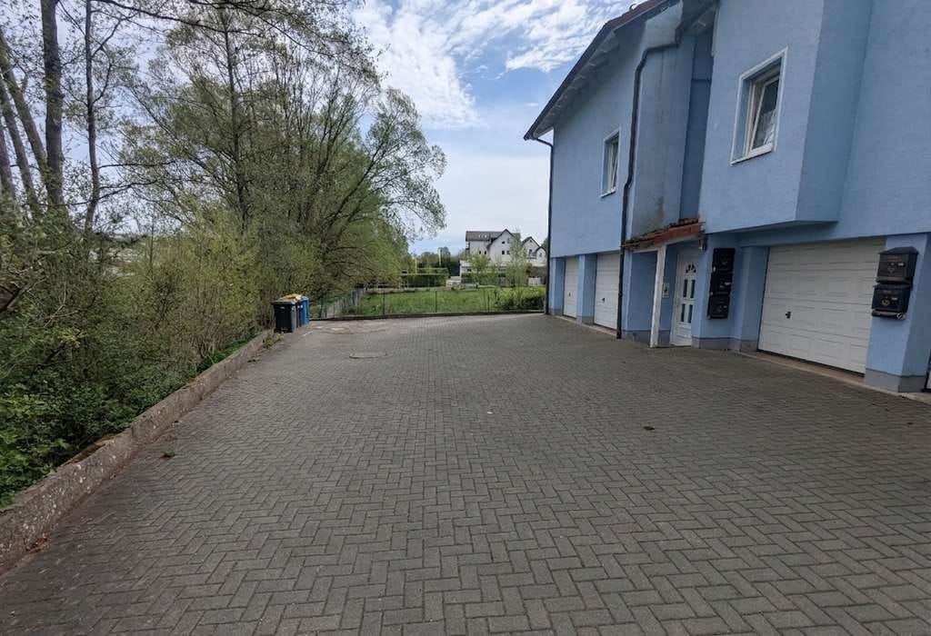 Immobilie in Haiger - Attraktives Mehrfamilienhaus mit 5 Einheiten & 4 Garagen | Kapitalanlage mit Zukunft | Provisionsfre - Bild 2