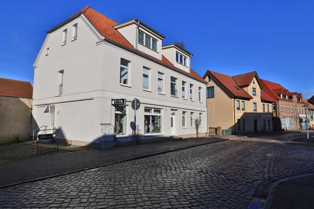 Immobilie in Klütz - Mehrfamilienhaus mit verfügbarer Gewerbeeinheit! - Bild 1