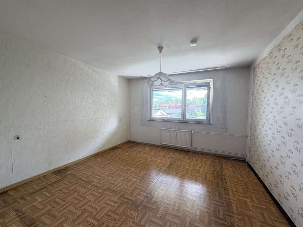 Immobilie in Markgröningen - Großzügige 4-Zimmer-Wohnung mit Balkon und Garage in ruhiger Wohnlage von Markgröningen - Bild 2