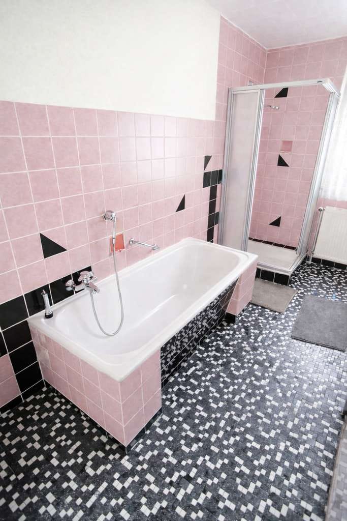 Immobilie in Eisenberg (Pfalz) - Charmantes Einfamilienhaus mit 7 Zimmern in zentraler Lage – vielseitig nutzbar & sofort verfügbar  - Bild 4