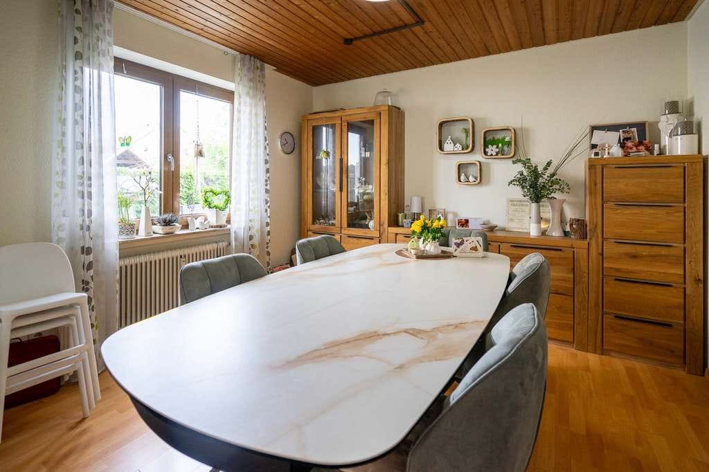 Immobilie in Laichingen - Gepflegtes Zweifamilienhaus mit stabilen Mieteinnahmen - Bild 2