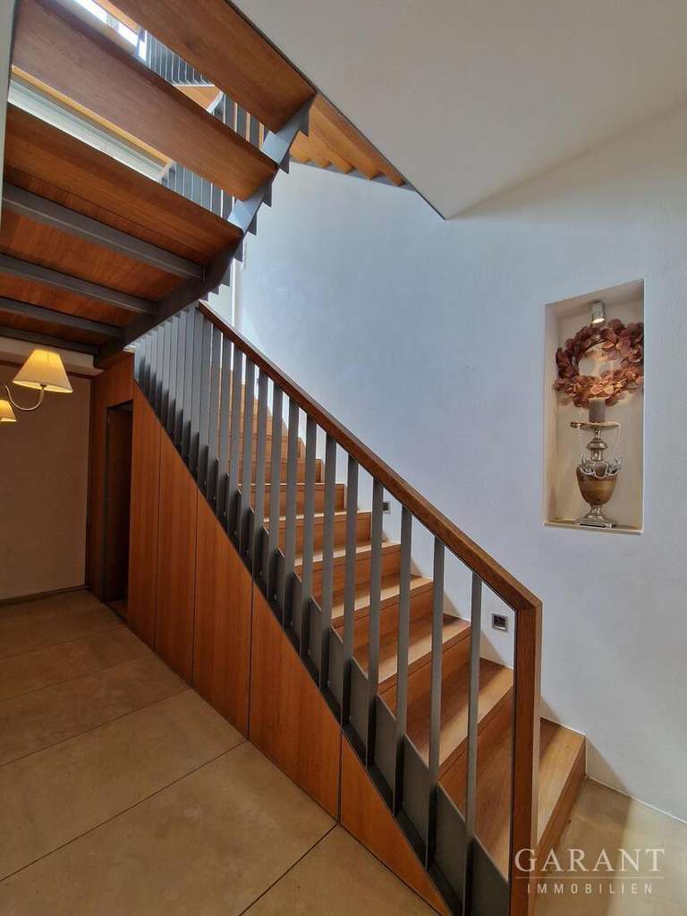 Immobilie in Arnstorf - Luxuriöse Stadtvilla mit Atrium, Garten und Wellnessoase - Bild 4