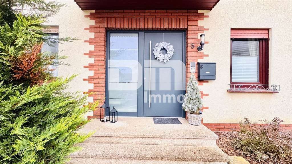 Immobilie in Breuna - Gepflegtes Ein- bis Zweifamilienhaus + Garage, Terrase und Balkon auf großem Grundstück - Bild 4