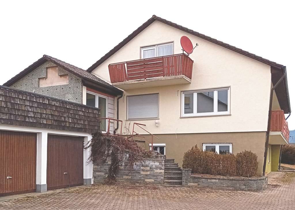 Immobilie in Frittlingen - Innen neu zwei Wohnungen im Zweifamilienhaus mit Ausbaureserve - Bild 1