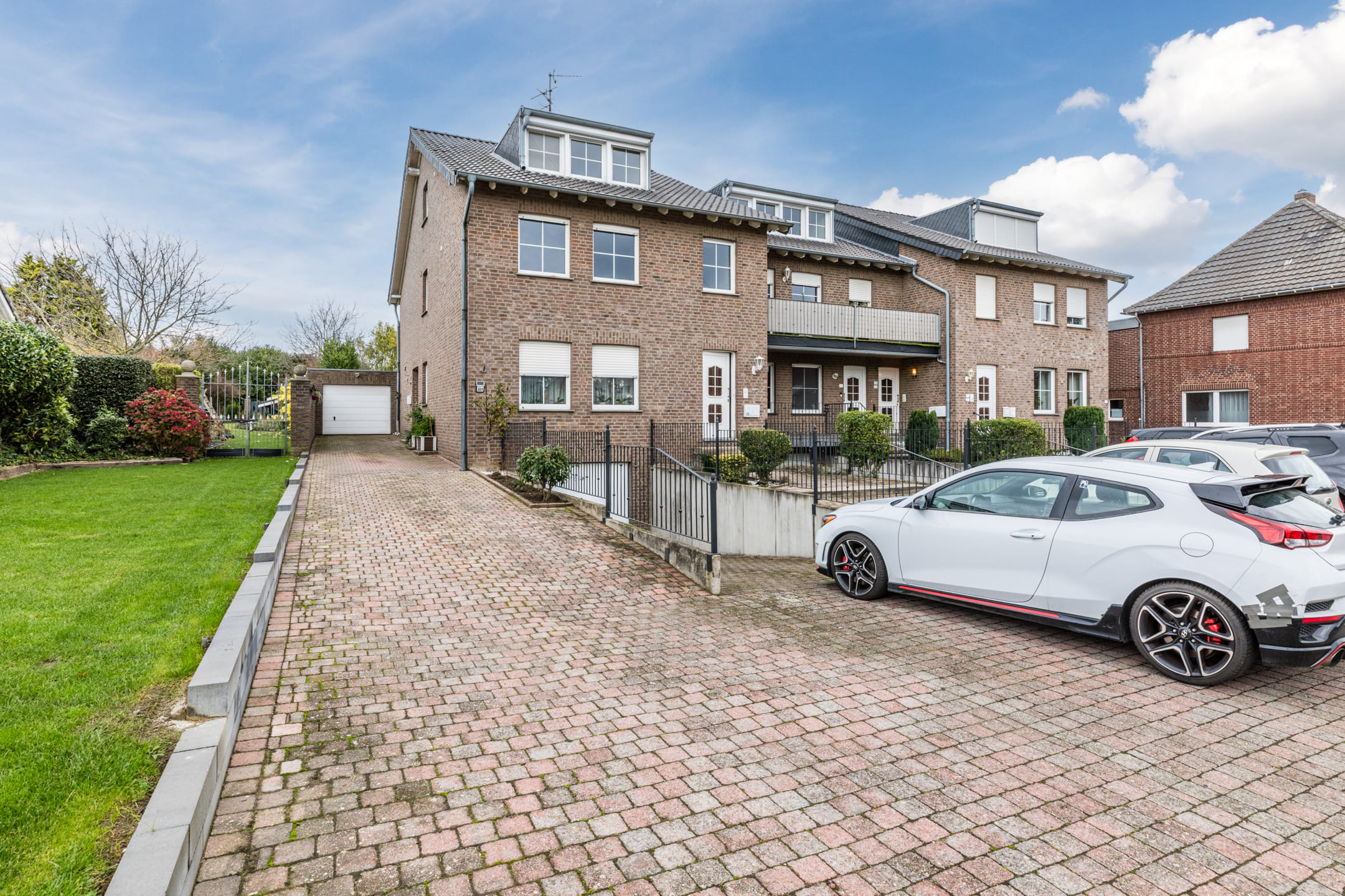 Immobilie in Selfkant - Enormes Appartement/Maisonette (152 m²) mit Balkon, Garage und freiem Ausblick... - Bild 2