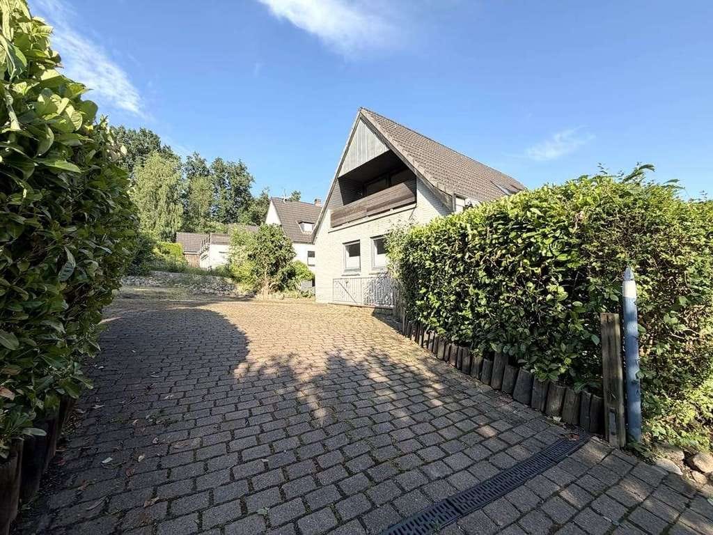 Immobilie in Glücksburg - Freistehendes Einfamilienhaus mit Balkon-Loggia und viel Nutzfläche in begehrter Lage von Glücksburg - Bild 3