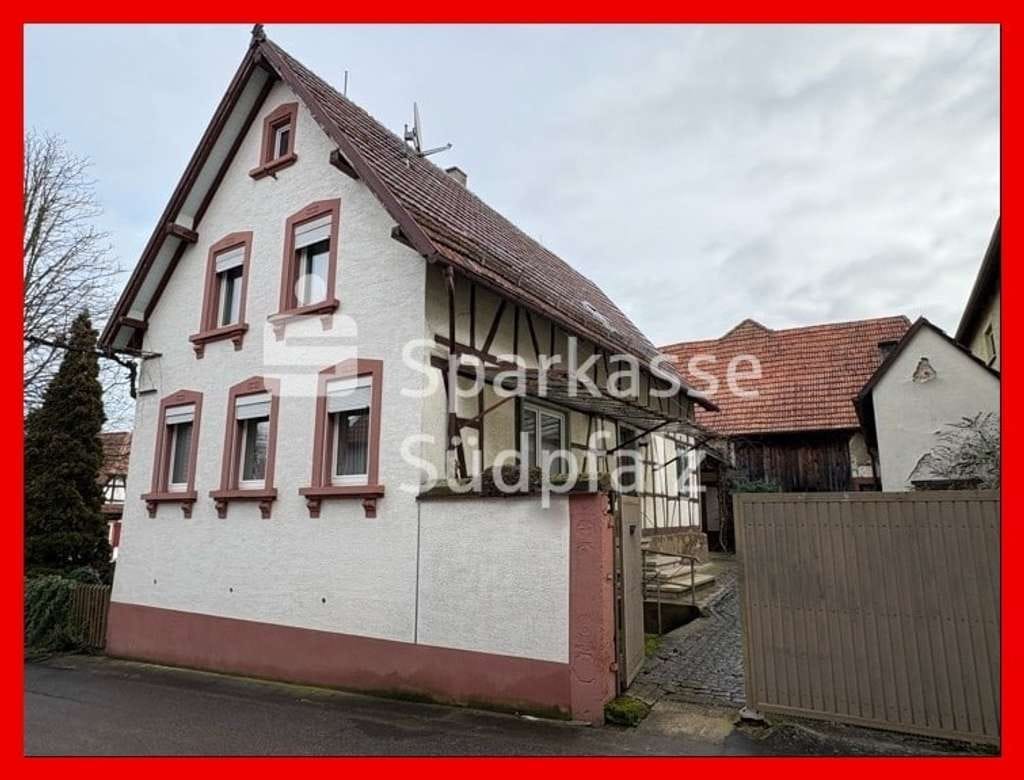 Immobilie in Billigheim-Ingenheim - Charmantes Fachwerkhaus mit großer Scheune und Innenhof - Bild 0