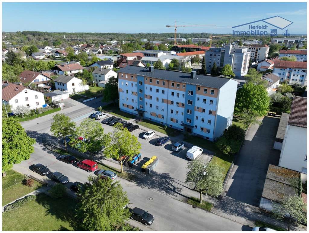 Immobilie in Kaufering - Ganz oben über den Dächern: Stilvoll renovierte 3-Zimmer-ETW mit Südbalkon & Stellplatz - bezugsfrei - Bild 3