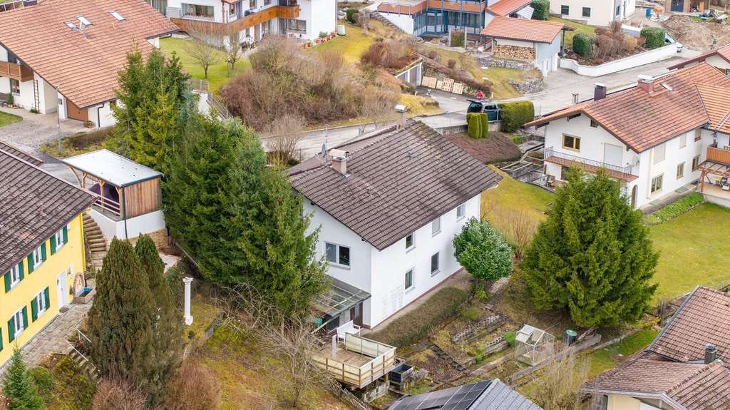 Immobilie in Nußdorf - Vielseitiges Zweifamilienhaus in ruhiger Hanglage - Aiging / Nußdorf - Bild 2