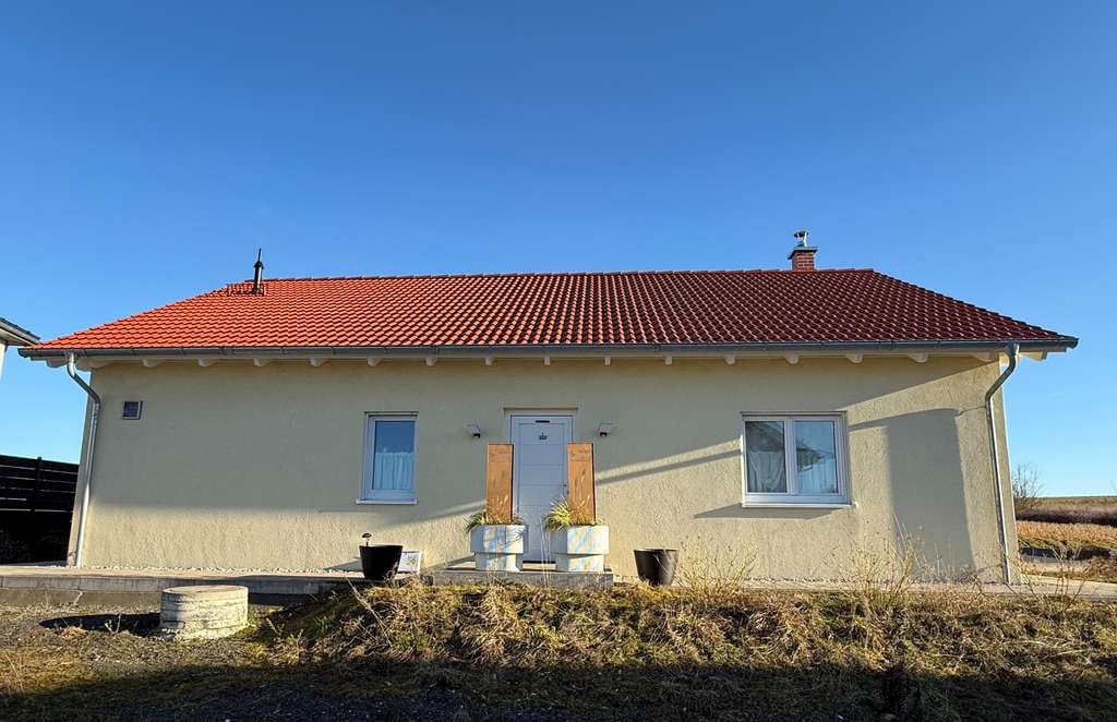 Immobilie in Birstein - **Neuwertiger Bungalow in ruhiger Feldranlage mit Einbauküche - Energie A** - Bild 2