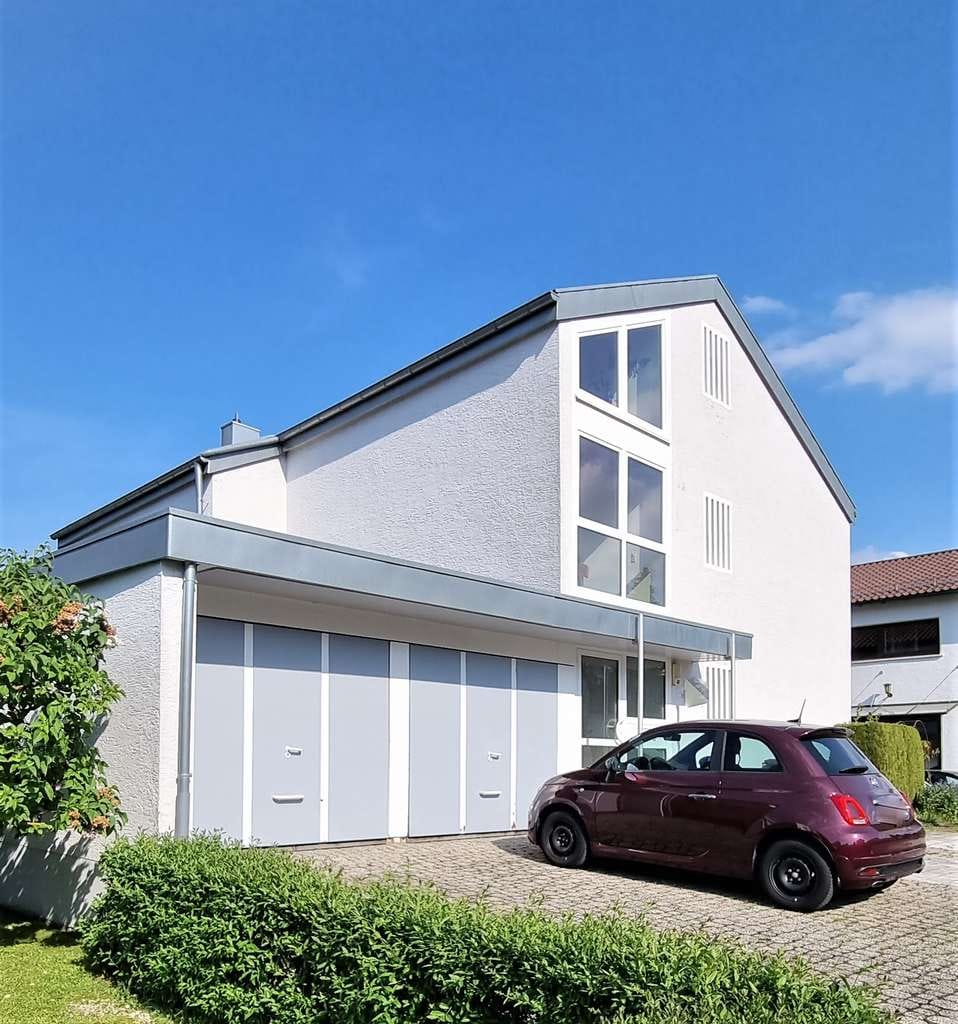Immobilie in Spaichingen - Spaichingen: KAPITALANLEGER aufgepasst: 3- Familienhaus mit Doppelgarage, Stellplatz + großem Garten - Bild 2