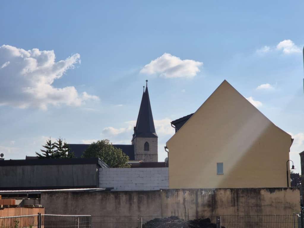 Immobilie in Calbe (Saale) - 2 Häuser | 300 m² WF | Hof + Garage | Smart Home | provisionsfrei - Bild 2