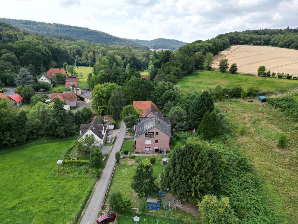 Immobilie in Hessisch Oldendorf - Außergewöhnliches Investment mit nachhaltigem Energiekonzept und einzigartigem Entwicklungspotenzial - Bild 3
