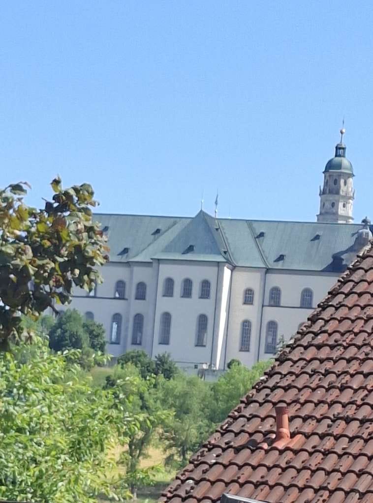 Immobilie in Neresheim - Gepflegte Doppelhaushälfte mit Klosterblick und Photovoltaik in Neresheim - Bild 0