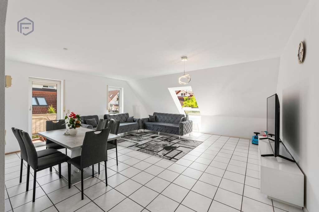 Immobilie in Kirchzarten - Gepflegte 4 Zi.-Maisonette mit besonderem Wohngefühl im Herzen von Kirchzarten! - Bild 2