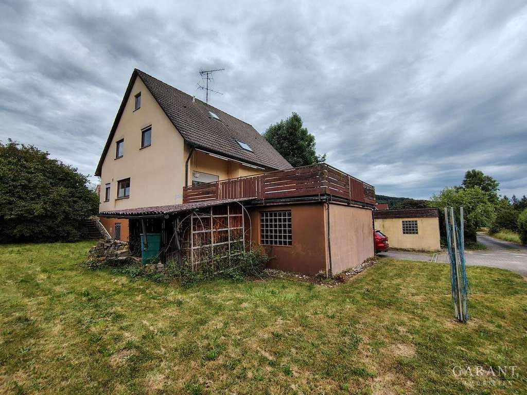 Immobilie in Simmelsdorf - Großzügiges Einfamilienhaus mit über 230 qm Wohnfläche und herrlichem Garten in Simmelsdorf - Bild 2