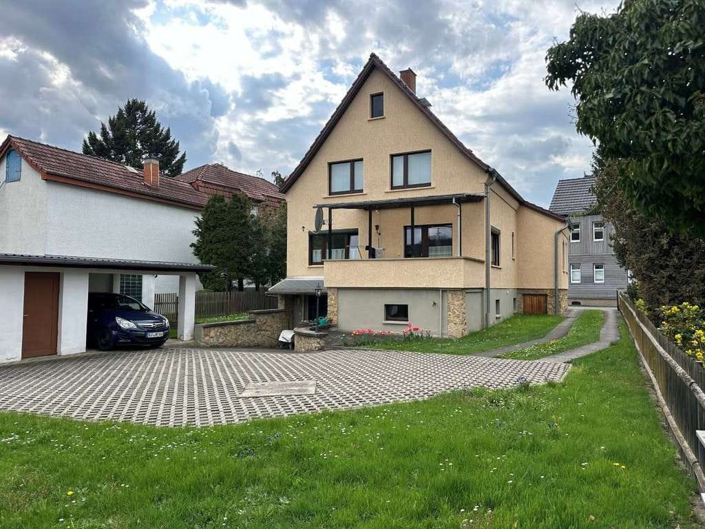 Immobilie in Rudolstadt - Teilsaniertes Einfamilienhaus mit großem Grundstück - Bild 1