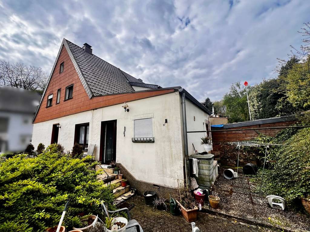Immobilie in Großrosseln - Doppelhaushälfte mit Garten und Garage - Ihr Sanierungsprojekt mit Potenzial in Großrosseln - Bild 1