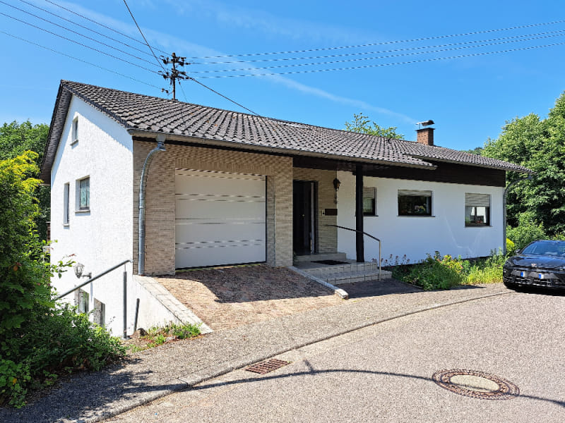 Immobilie in Losheim am See - Großes Einfamilienhaus in erhabener und ruhiger Lage von Losheim-Rissenthal - Bild 0