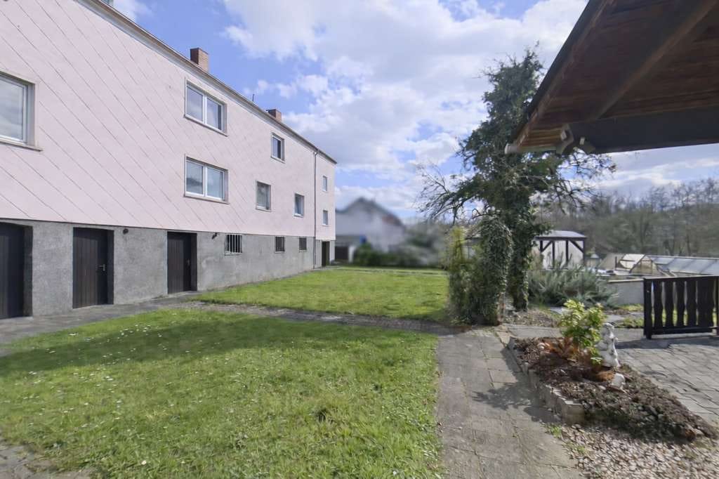 Immobilie in Blieskastel - Ländliche Ruhe trifft auf vielseitige Möglichkeiten – Doppelhaushälfte mit zusätzlichem Baugru - Bild 3