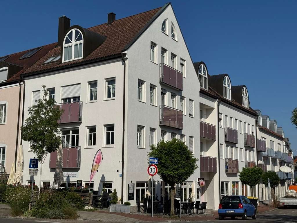 Immobilie in Pfaffenhofen an der Ilm - Kapitalanleger aufgepasst! Zentrale Dachgeschosswohnung in Pfaffenhofen a.d.Ilm zu verkaufen! - Bild 0