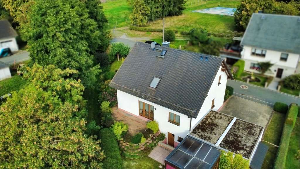 Immobilie in Bad Lobenstein - Ein gemütliches Zuhause für die ganze Familie in wunderschöner Landschaft
 - Bild 1
