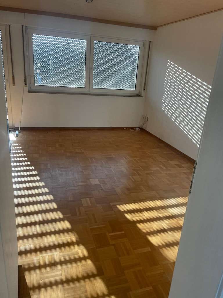 Immobilie in Gerlingen - 3 Zimmerwohnung mit zwei Balkonen und einem KFZ-Stellplatz - Bild 2