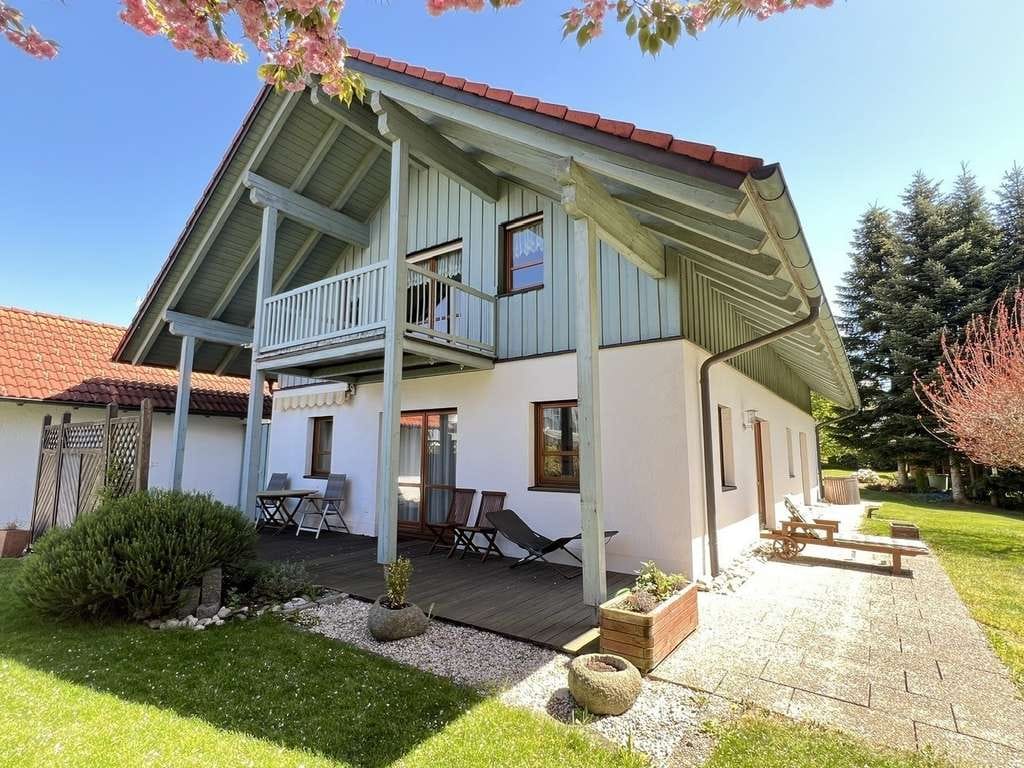 Immobilie in Thyrnau - Herrliches Landhaus mit idyllischem Traumgarten und zweiter Bauparzelle in Thyrnau - Bild 1