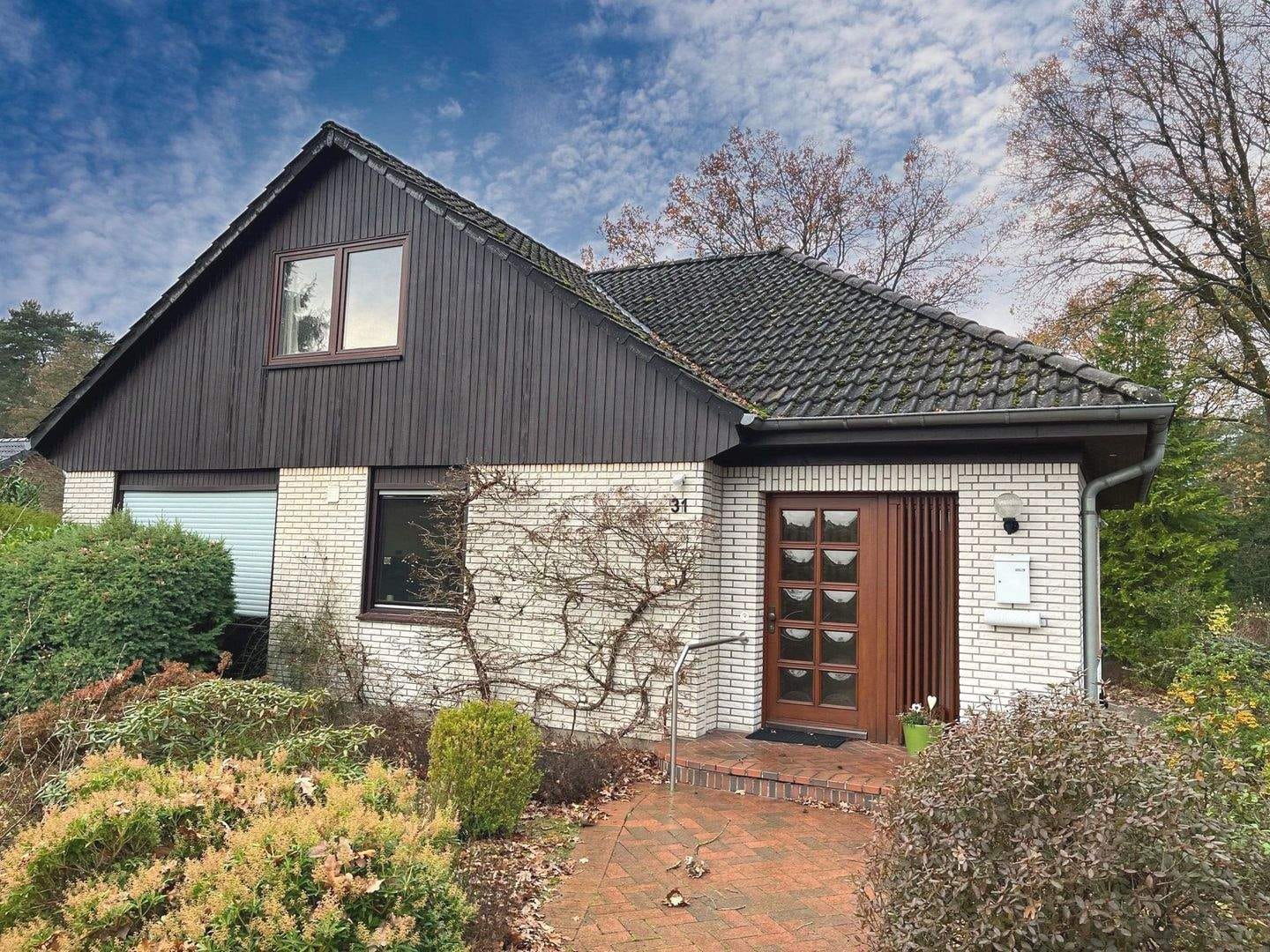 Immobilie in Soltau - Großes Einfamilienhaus mit Garage - Bild 0