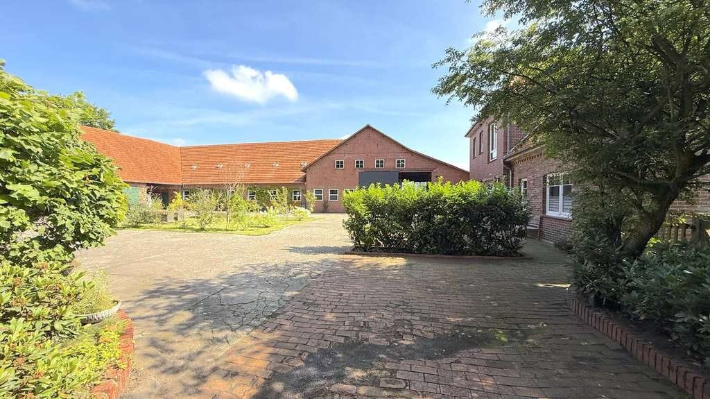 Immobilie in Barnstorf - Barnstorf OT - 3 Seiten Resthof mit altem Baumbestand zu verkaufen - Bild 1