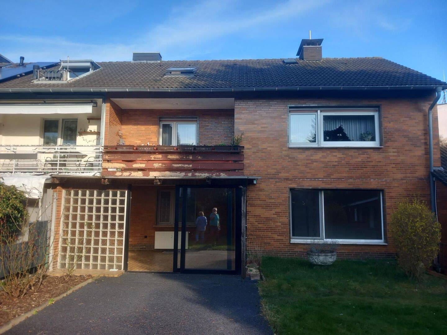 Immobilie in Hilden - Erdgeschoss mit schönem Garten frei, attraktives Dreifamilienhaus in schöner Lage! - Bild 1