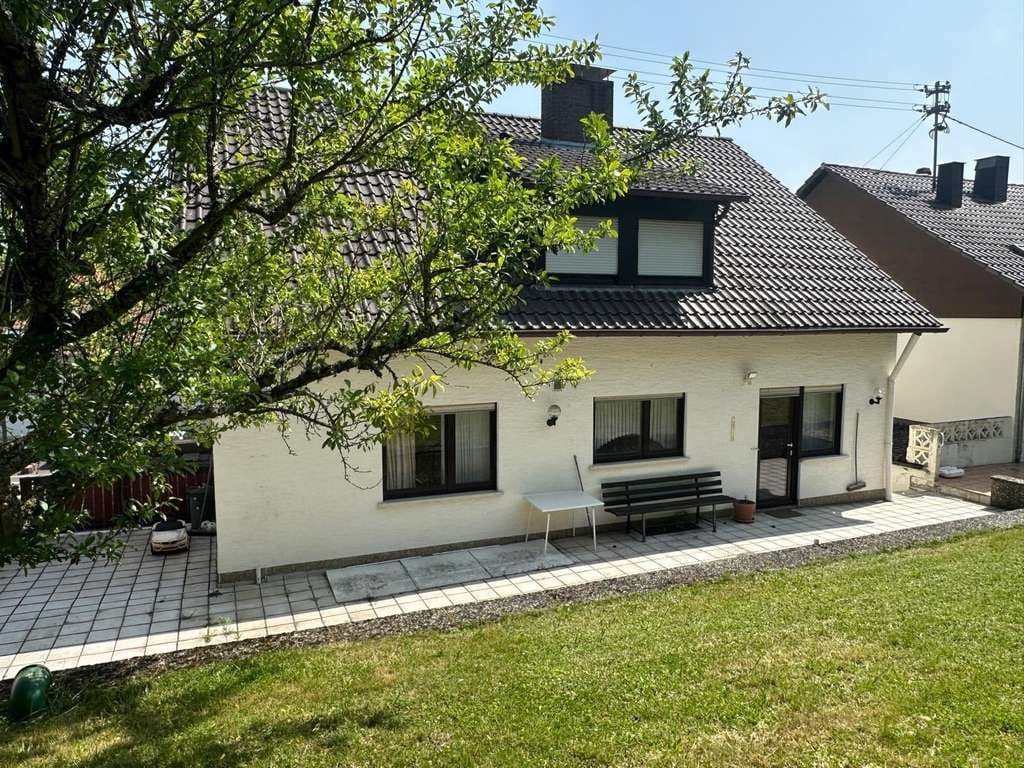 Immobilie in Überherrn - Gepflegtes Ein- bis Zweifamilienhaus in Berus - Bild 0