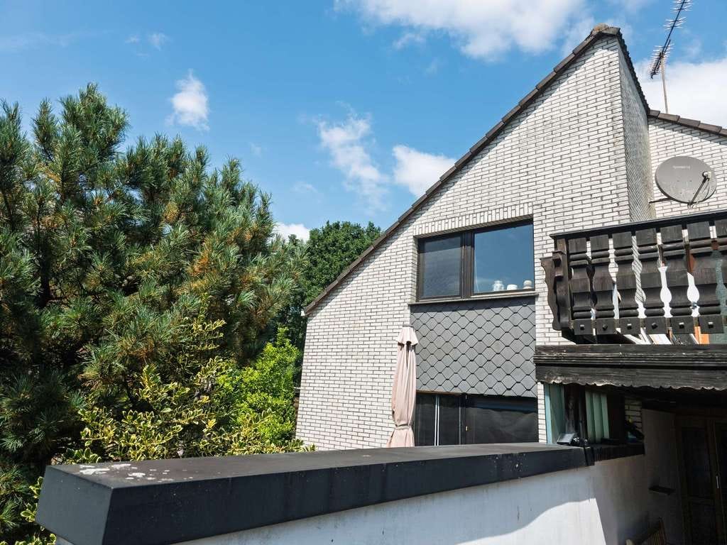Immobilie in Lindwedel - Lindwedel: Zweifamilienhaus mit Potenzial  - solide Basis für Familien - provisionsfrei! - Bild 2