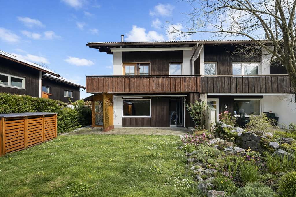 Immobilie in Rottach-Egern - Wohnen mit Blick aufs Ringbergschloss: Charmantes Familienhaus in zentraler Lage von Weißach - Bild 0