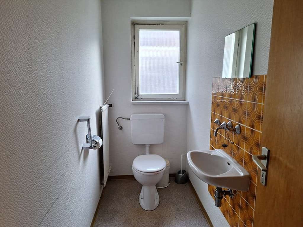 Immobilie in Oberderdingen - Freistehendes, geräumiges Wohnhaus mit Garagen in sehr schöner Randlage - Bild 4
