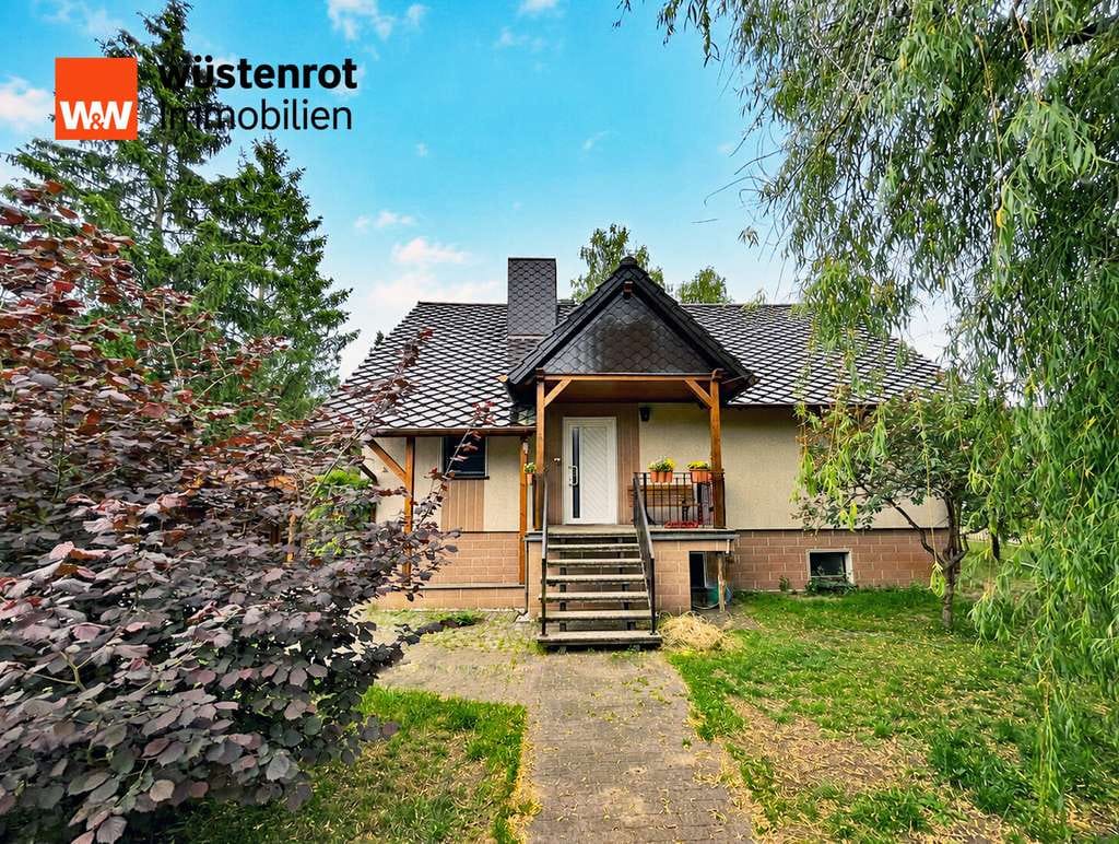 Immobilie in Eggesin - EINFAMILIENHAUS MIT EINBAUKÜCHE + GROSSER TERRASSE + GARAGE + CARPORT + KOMPLETT UNTERKELLERT - Bild 3