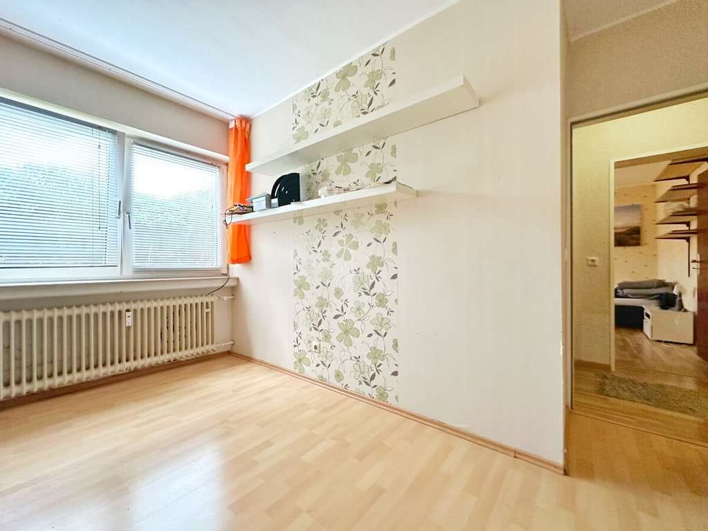 Immobilie in Sinsheim - Gepflegte 3-Zimmer-Souterrainwohnung mit Wintergarten und guter Raumaufteilung! - Bild 1